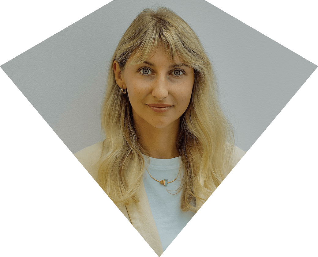 violeta-aia-insurance-broker-1